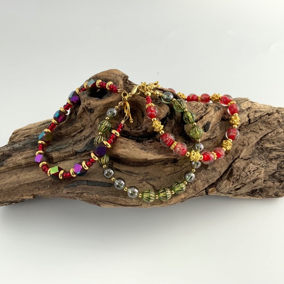 Dropped!  Handmade.  Red & Green & Christmas Theme Bracelets. - Picture 8 of 8